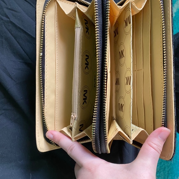 NWOT Micheals Kors purse and wallet bundle - Picture 8 of 13